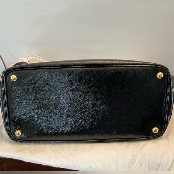 Prada SAFFIANO LEATHER HANDBAG - Picture 8 of 13